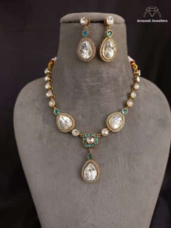 Elegant White Kundan Necklace Set