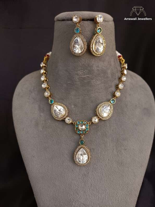 Elegant White Kundan Necklace Set